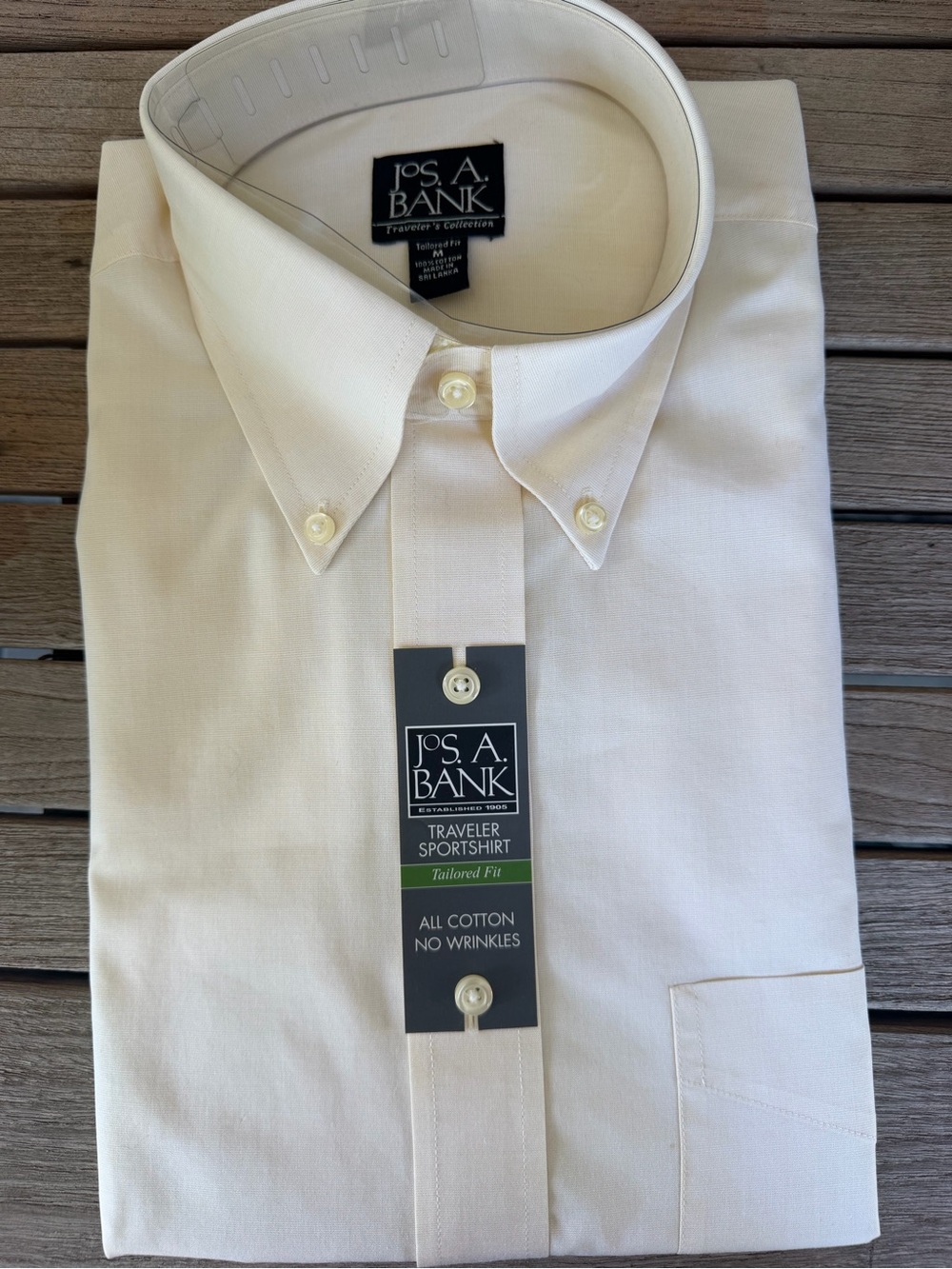 NWT Jos A Bank Traveler Tailored Fit Cream Sport Shirt Men’s Medium
